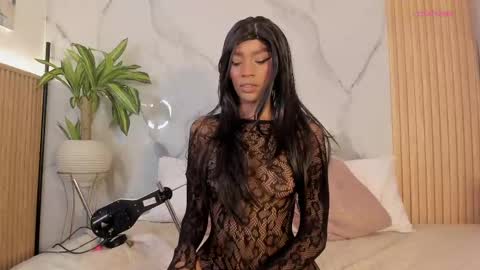   Independent model online show from 04-25-26, 10:18