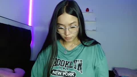 Snapshot of fysste_ chatting on 03-05-25, 02:03 Victoria online show from 03-05-25, 02:03