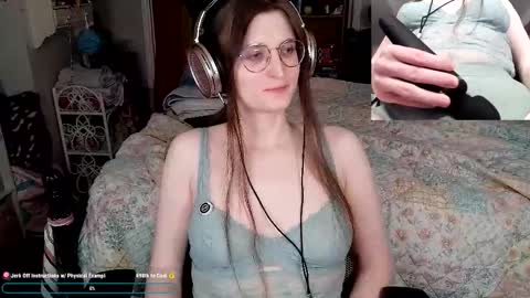 Snapshot of fzuybnuy chatting on 12-02-25, 03:51 B online show from 12-02-25, 03:51