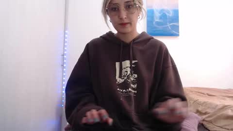 Gabriela online show from 10-14-25, 04:19