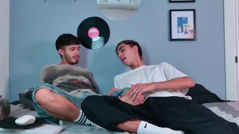 gabriel_and_geronimo online show from 10-23-25, 02:44