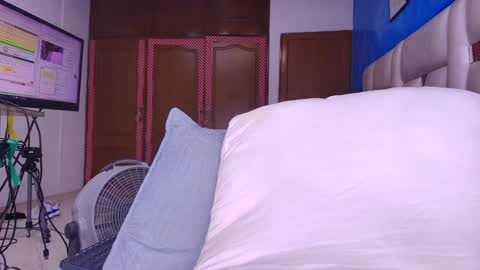 Snapshot of gabriela_leone chatting on 02-06-25, 10:53 gabriela online show from 02-06-25, 10:53