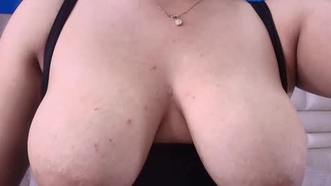 Snapshot of gabriela_leone chatting on 02-27-25, 08:20 gabriela online show from 02-27-25, 08:20