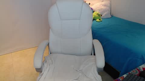 Snapshot of gabriela_morales01 chatting on 02-08-25, 05:29 . online show from 02-08-25, 05:29