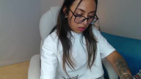 Snapshot of gabriela_morales01 chatting on 02-10-25, 06:20 . online show from 02-10-25, 06:20