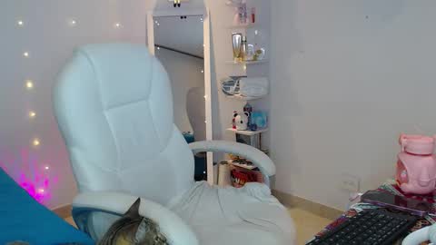 Snapshot of gabriela_morales01 chatting on 11-12-25, 06:47 . online show from 11-12-25, 06:47