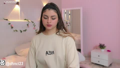 Snapshot of gabriellahoney18 chatting on 02-08-25, 12:38 Gabriella online show from 02-08-25, 12:38