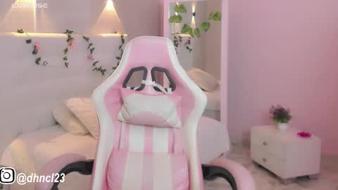 Snapshot of gabriellahoney18 chatting on 02-12-25, 01:19 Gabriella online show from 02-12-25, 01:19