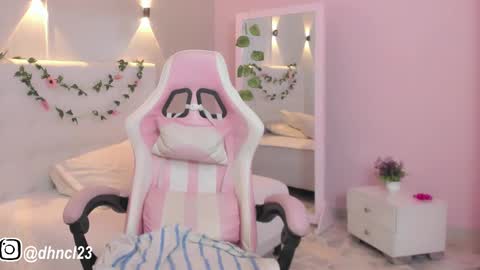 Snapshot of gabriellahoney18 chatting on 02-20-25, 11:32 Gabriella online show from 02-20-25, 11:32