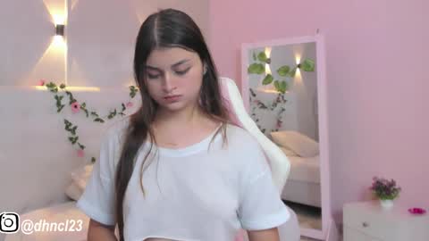 Snapshot of gabriellahoney18 chatting on 03-04-25, 10:38 Gabriella online show from 03-04-25, 10:38