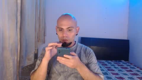 Snapshot of gabrielle_ramirez chatting on 02-09-25, 01:55 Gabriel online show from 02-09-25, 01:55