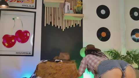 Snapshot of gaby_mason chatting on 12-21-25, 12:18 Gaby online show from 12-21-25, 12:18