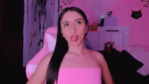 Snapshot of gabyye_capprins chatting on 10-31-25, 12:33 gabyye capprins online show from 10-31-25, 12:33