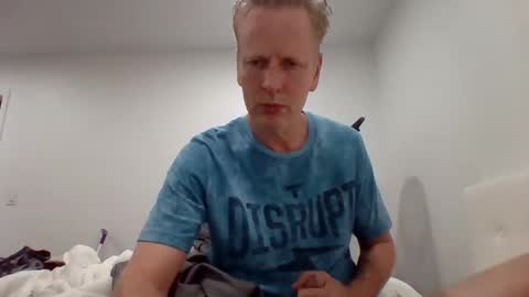 Snapshot of gamerboy200 chatting on 09-25-25, 12:03 gamerboy200 online show from 09-25-25, 12:03