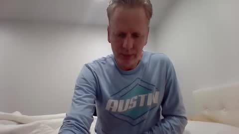 Snapshot of gamerboy200 chatting on 10-31-25, 01:17 gamerboy200 online show from 10-31-25, 01:17