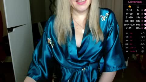 Snapshot of ganet469 chatting on 12-19-24, 11:14 Janette online show from 12-19-24, 11:14