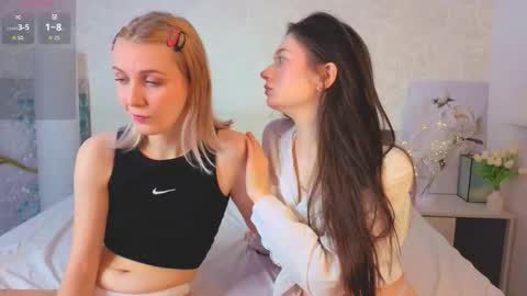 Violla online show from 11-28-25, 03:42