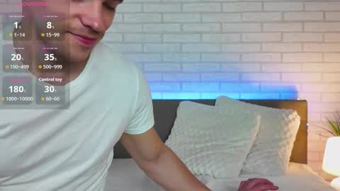 Snapshot of garettvosss chatting on 10-08-25, 04:21 Gared online show from 10-08-25, 04:21