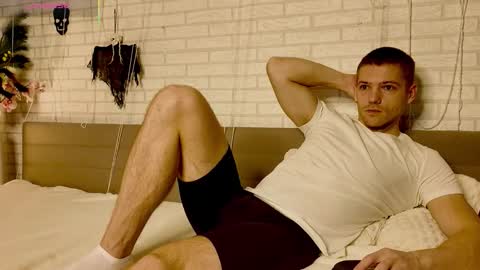 Snapshot of garettvosss chatting on 11-03-25, 06:36 Gared online show from 11-03-25, 06:36