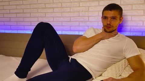 Snapshot of garettvosss chatting on 11-17-25, 06:52 Gared online show from 11-17-25, 06:52