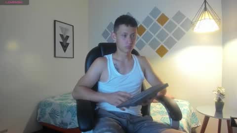 garuo_18 online show from 10-31-25, 03:40