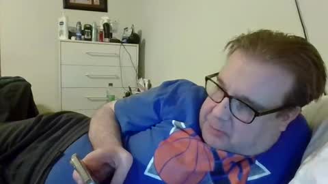 Snapshot of garyg930 chatting on 12-17-25, 01:00 Gary online show from 12-17-25, 01:00