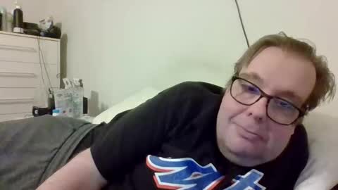 Snapshot of garyg930 chatting on 02-08-26, 02:15 Gary online show from 02-08-26, 02:15