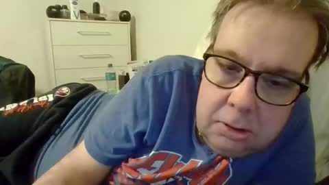 Snapshot of garyg930 chatting on 03-05-26, 05:14 Gary online show from 03-05-26, 05:14