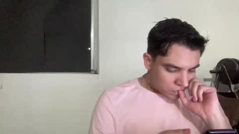 Snapshot of garypinepineapple chatting on 06-07-26, 02:27 garypinepineapple online show from 06-07-26, 02:27