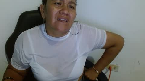 Snapshot of gatika_sexy chatting on 02-05-25, 02:19 katia online show from 02-05-25, 02:19