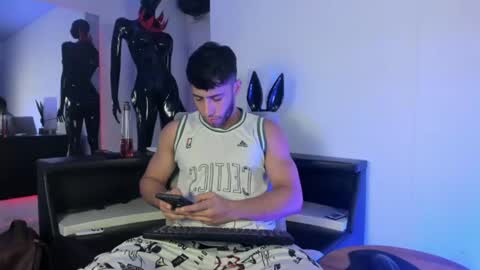 Gato online show from 06-14-26, 07:27