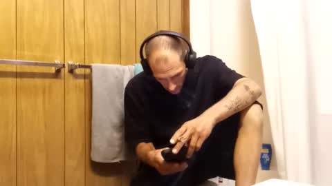 Snapshot of gatz21590 chatting on 09-17-25, 02:02 gatz21590 online show from 09-17-25, 02:02