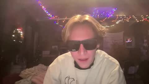 Snapshot of gavinnumbers chatting on 12-15-25, 12:15 gavinnumbers online show from 12-15-25, 12:15