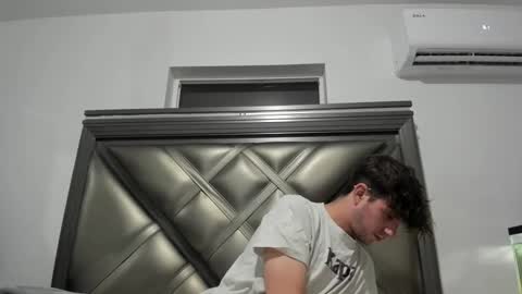 Snapshot of gayndepressed chatting on 09-19-25, 02:46 Trace online show from 09-19-25, 02:46