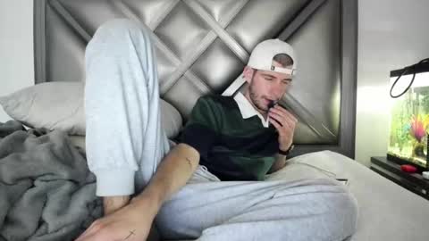 Snapshot of gayndepressed chatting on 10-29-25, 02:36 Trace online show from 10-29-25, 02:36