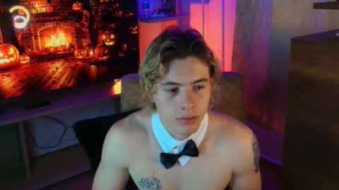 Snapshot of gemdominus chatting on 10-30-25, 03:57 Gem Dominus online show from 10-30-25, 03:57