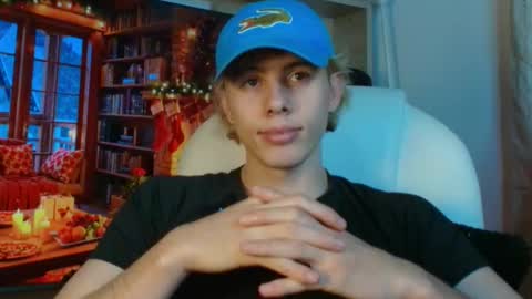 Snapshot of gemdominus chatting on 12-16-25, 05:40 Gem Dominus online show from 12-16-25, 05:40