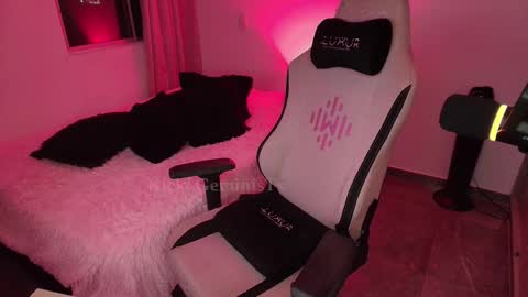 geminis11 online show from 12-18-25, 02:17