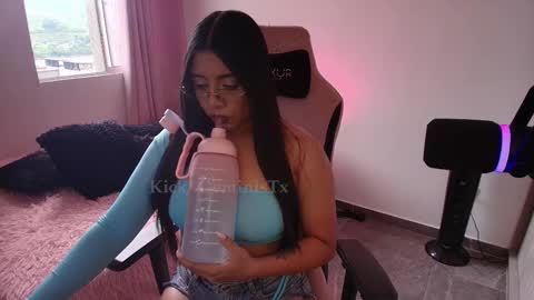 geminis11 online show from 12-22-25, 08:28