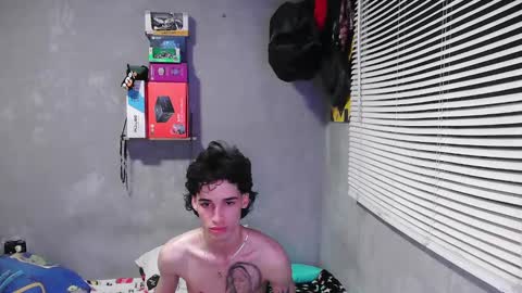 Snapshot of gendo_05 chatting on 12-11-24, 12:02 GENDO online show from 12-11-24, 12:02