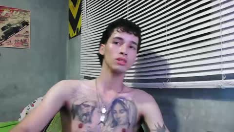 Snapshot of gendo_05 chatting on 09-11-25, 12:22 GENDO online show from 09-11-25, 12:22