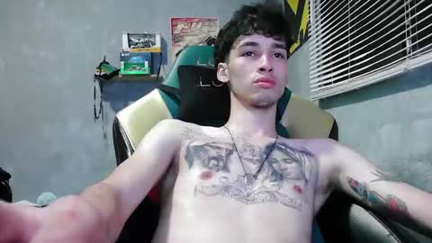 Snapshot of gendo_05 chatting on 10-05-25, 04:27 GENDO online show from 10-05-25, 04:27