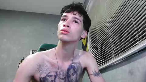 Snapshot of gendo_05 chatting on 10-09-25, 04:49 GENDO online show from 10-09-25, 04:49