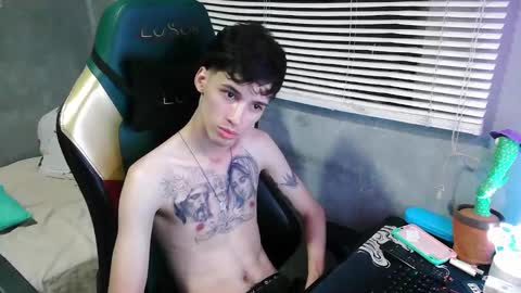 Snapshot of gendo_05 chatting on 10-17-25, 11:51 GENDO online show from 10-17-25, 11:51