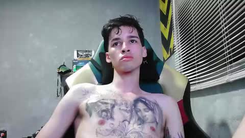 Snapshot of gendo_05 chatting on 10-19-25, 01:50 GENDO online show from 10-19-25, 01:50