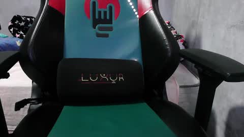 Snapshot of gendo_05 chatting on 10-19-25, 01:56 GENDO online show from 10-19-25, 01:56