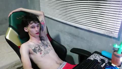 Snapshot of gendo_05 chatting on 10-20-25, 11:49 GENDO online show from 10-20-25, 11:49