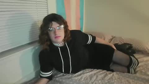 Rachelle online show from 11-10-25, 01:59