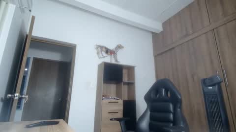 Snapshot of genesis95_ chatting on 10-18-25, 10:38 genesis95_ online show from 10-18-25, 10:38