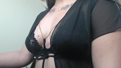 Snapshot of genesisgems11_ chatting on 12-31-24, 06:16 Genesis online show from 12-31-24, 06:16